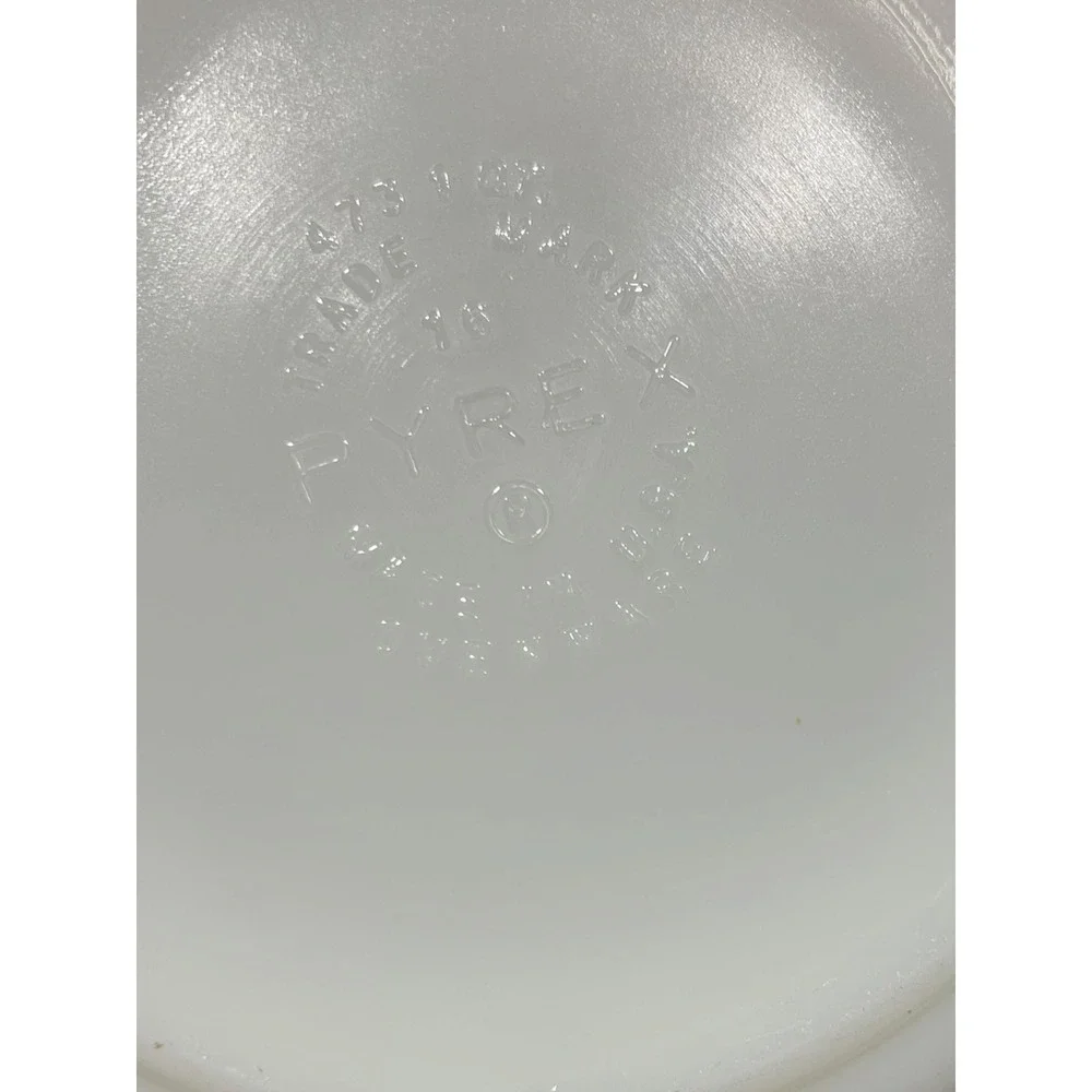 Vintage Pyrex 473 Town and Country 1 Qt Casserole Bowl Brown Snowflake White